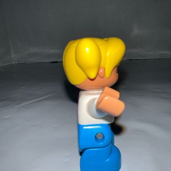 LEGO DUPLO Blonde TODDLER GIRL DAUGHTER Butterfly Shirt FIGURE 2” Child - Picture 4 of 6